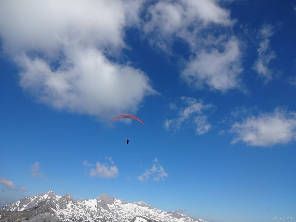 9: ...und weiter geht's zum Dachstein-Massiv (unten)