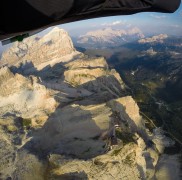 Di_31: …bis ich wieder auf 3500m hochgekrochen war und zum Falzarego flog – diesmal wirklich ganz bis zur Bergstation :-)